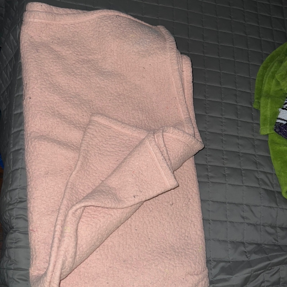Urban outfitters teddy throw blanket not new - Picture 1 of 4